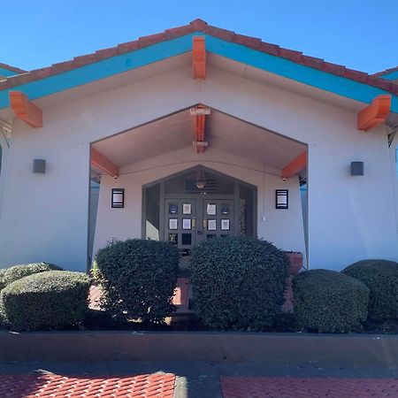 Howard Johnson By Wyndham Columbus Fort Moore Bagian luar foto