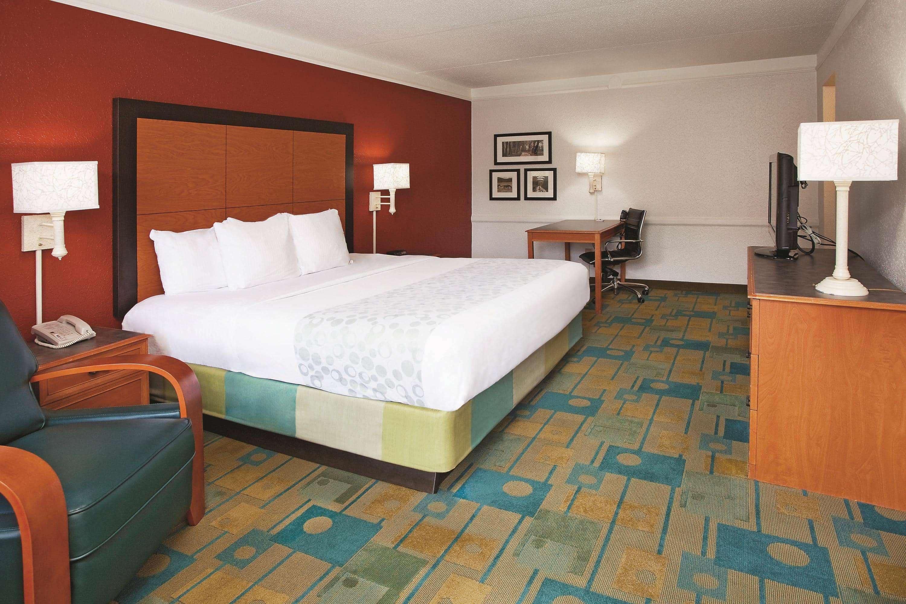Howard Johnson By Wyndham Columbus Fort Moore Bagian luar foto