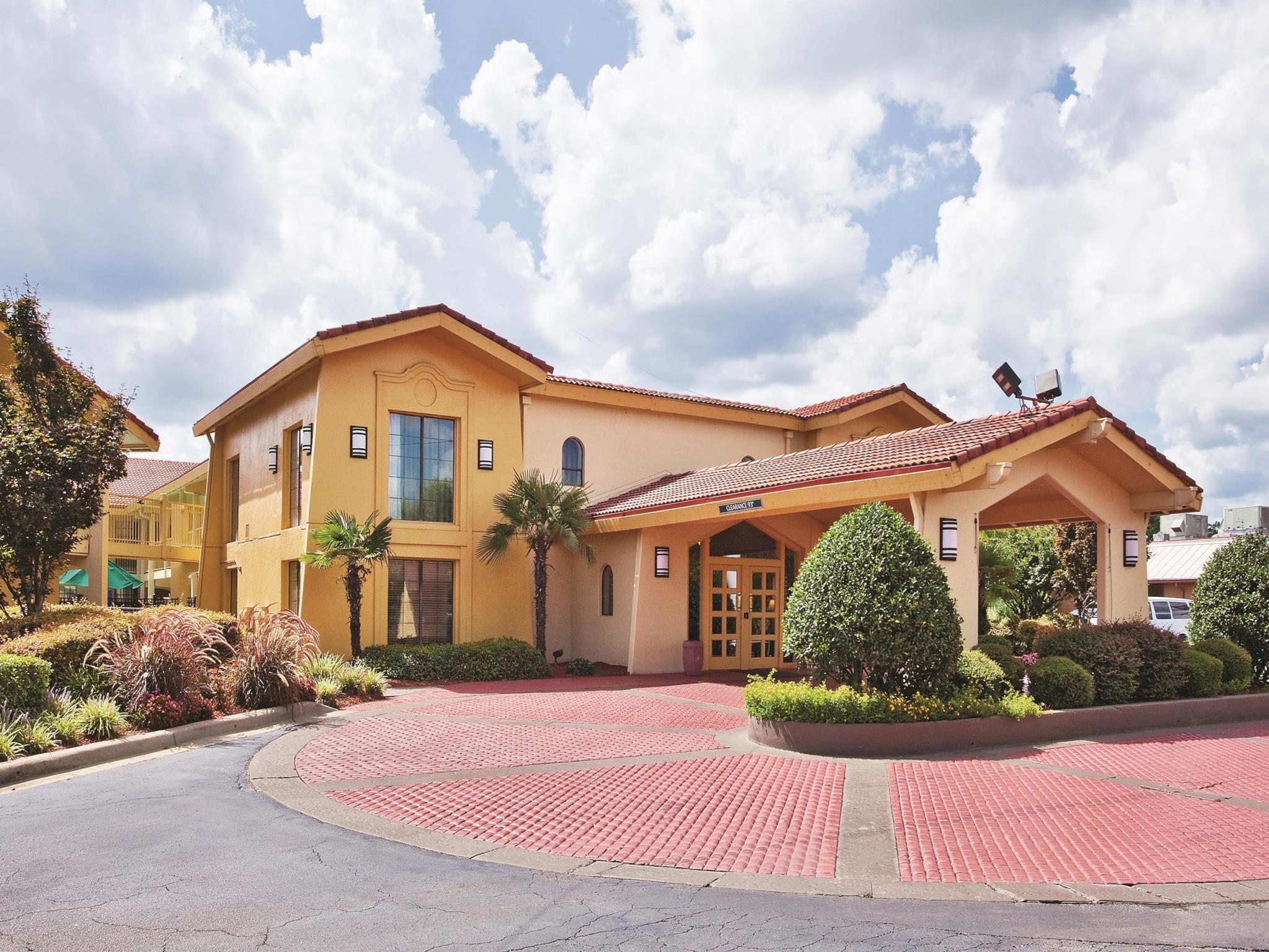 Howard Johnson By Wyndham Columbus Fort Moore Bagian luar foto