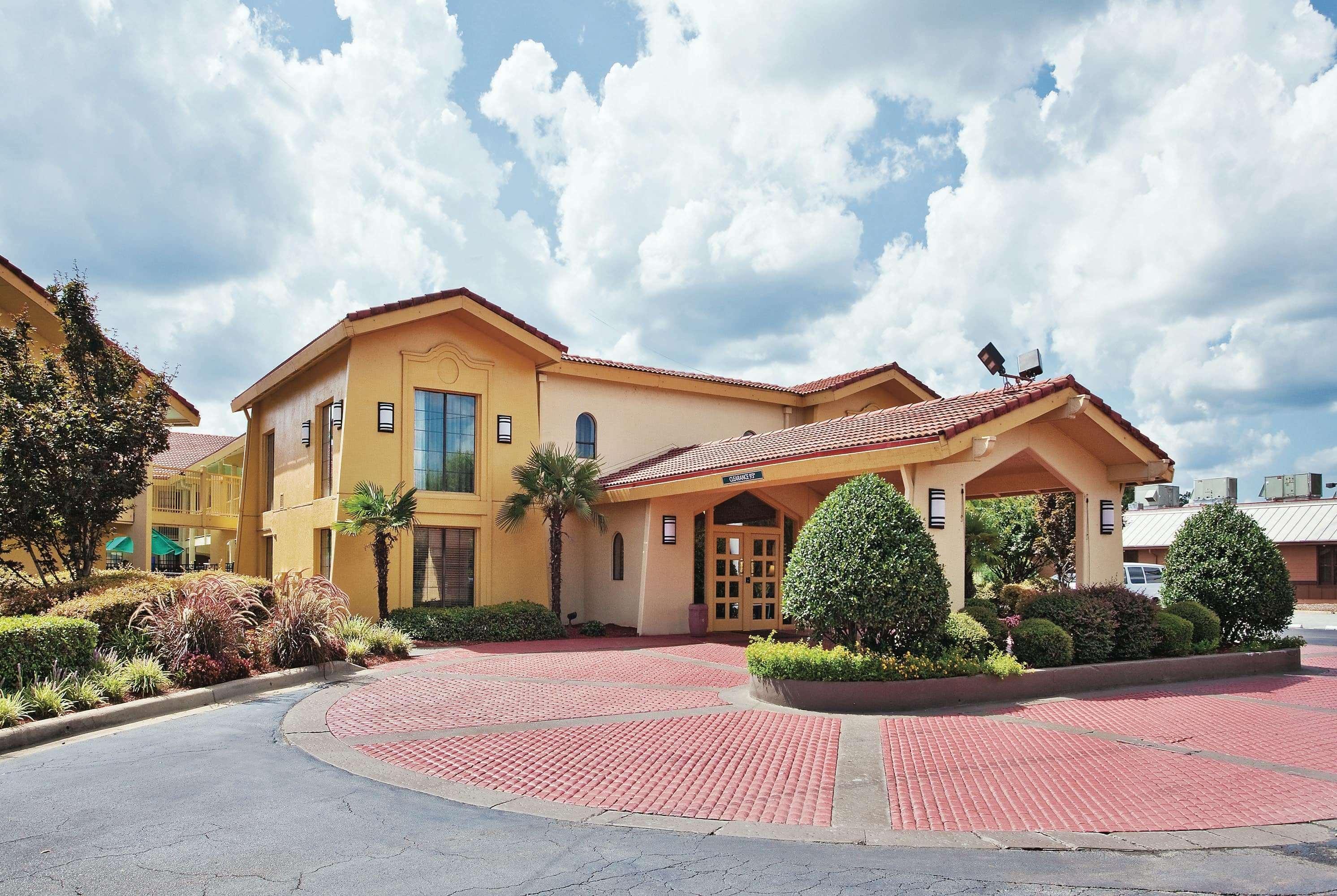 Howard Johnson By Wyndham Columbus Fort Moore Bagian luar foto